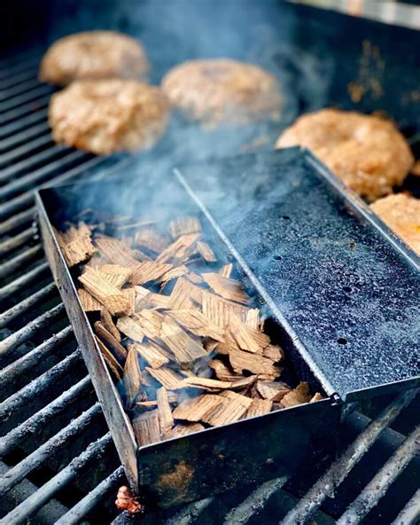 How to Use a Smoker Box on a Grill (7 Easy Steps)